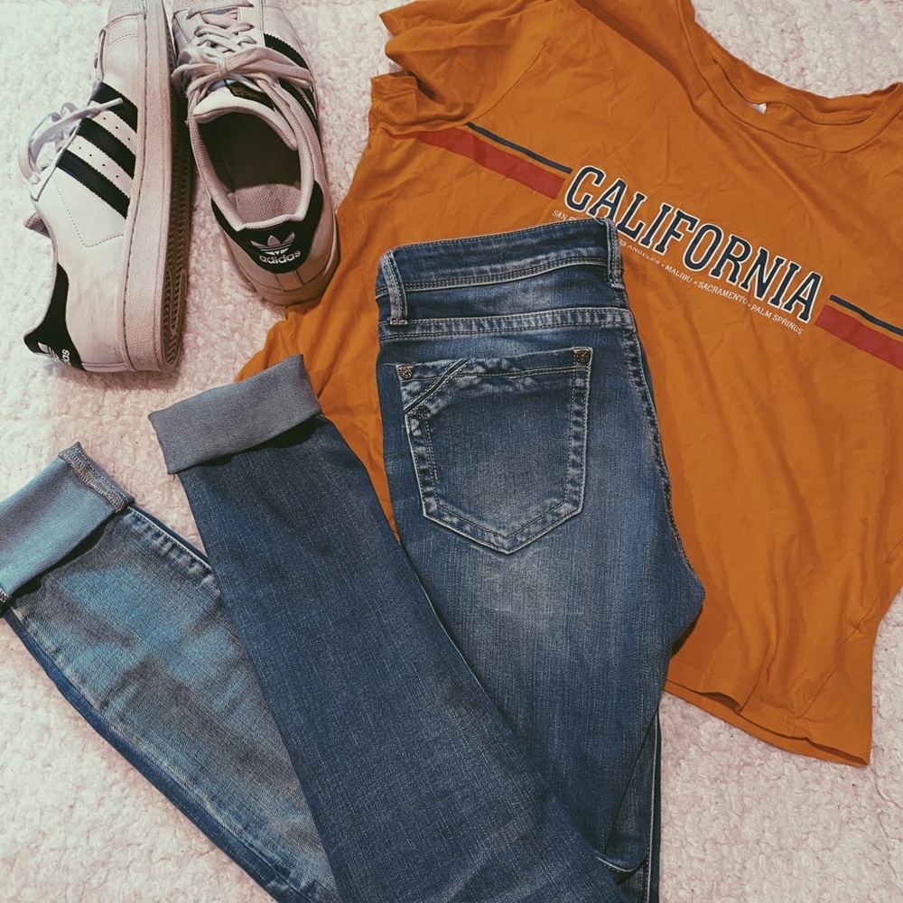 Buckle low rise skinny jeans :)